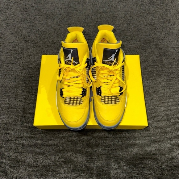 Air Jordan 4 Retro (Lightning) - Picture 3 of 12